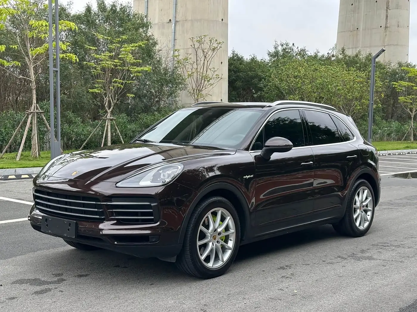 Porsche Cayenne New Energy 2021 — Photo 1/10