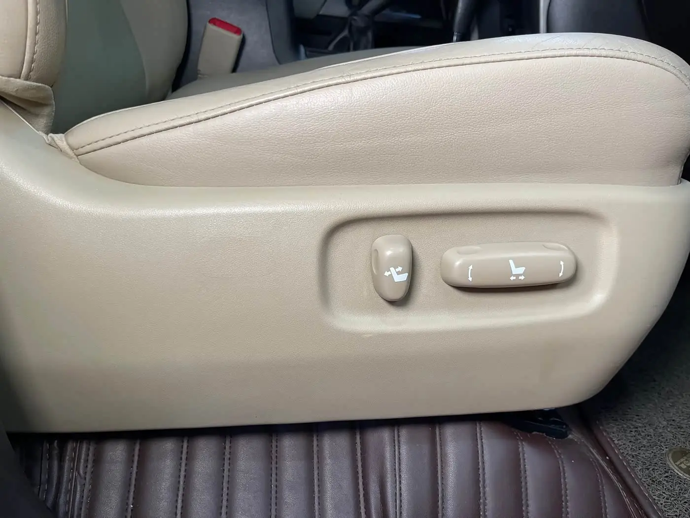 Toyota Land Cruiser 2011 — Фото 19/20