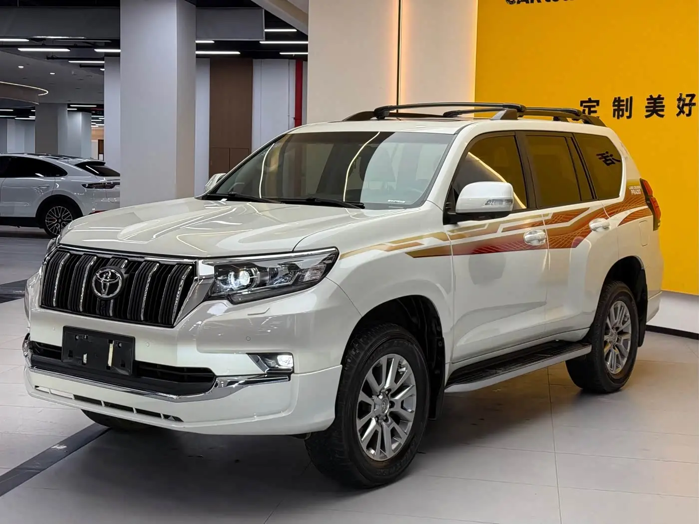 Toyota Prado 2019 — Photo 1/20