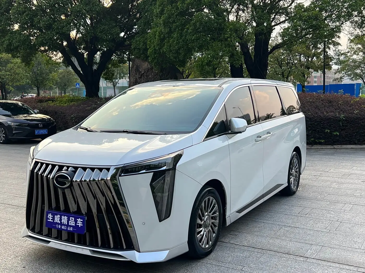 GAC Trumpchi Trumpchi M8 2023 — Photo 1/20