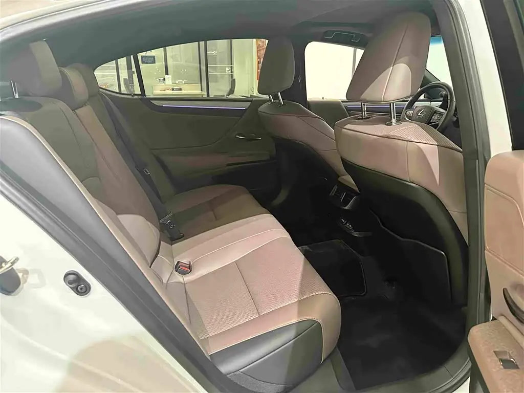Lexus ES 2026 — Photo 17/20