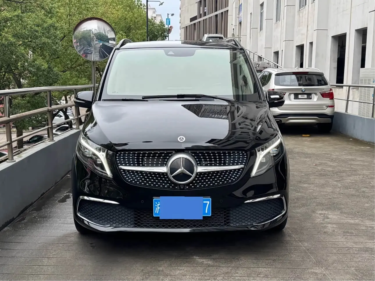 Mercedes-Benz V-Class 2024 — Photo 2/20