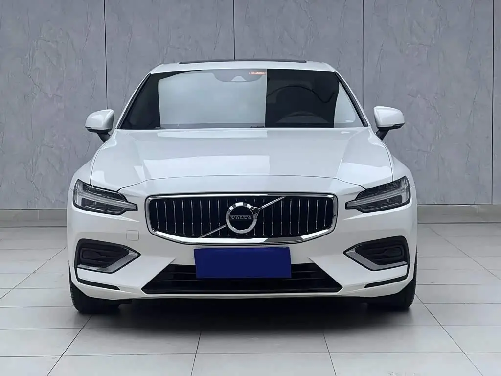 Volvo S60 2022 — Фото 2/13