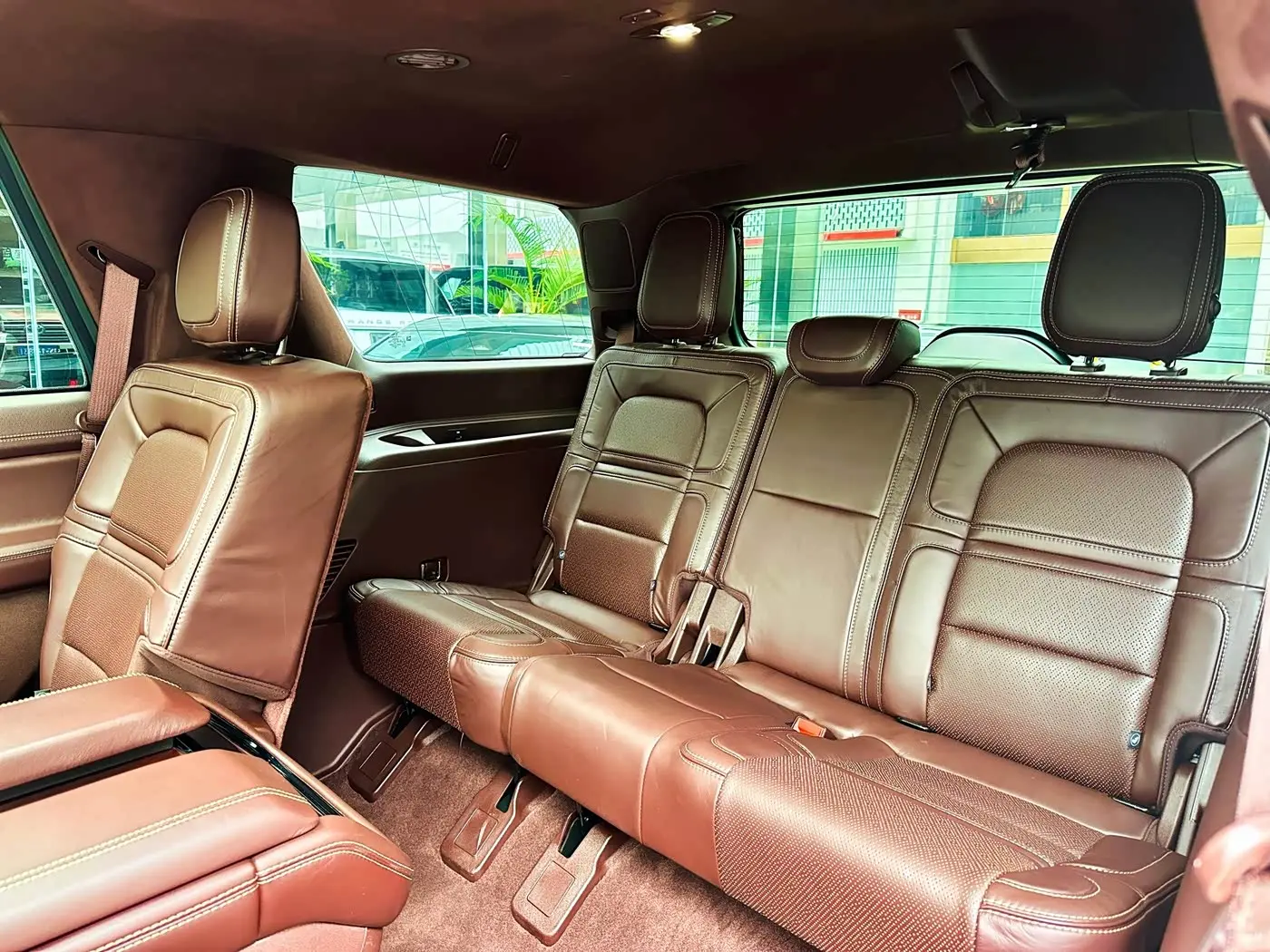 Lincoln Navigator 2021 — ფოტო 8/18