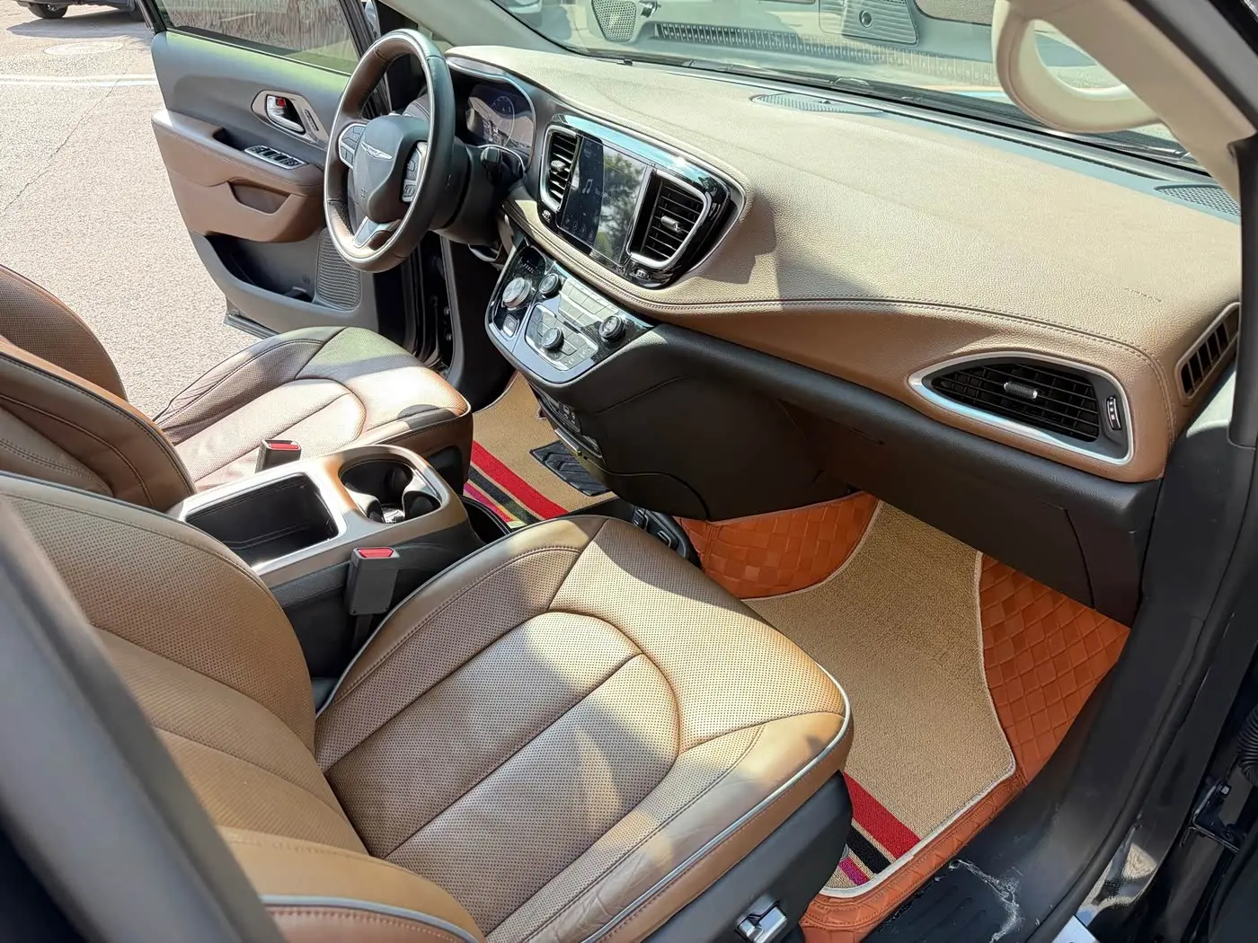 Chrysler Grand Voyager 2019 — Photo 7/17