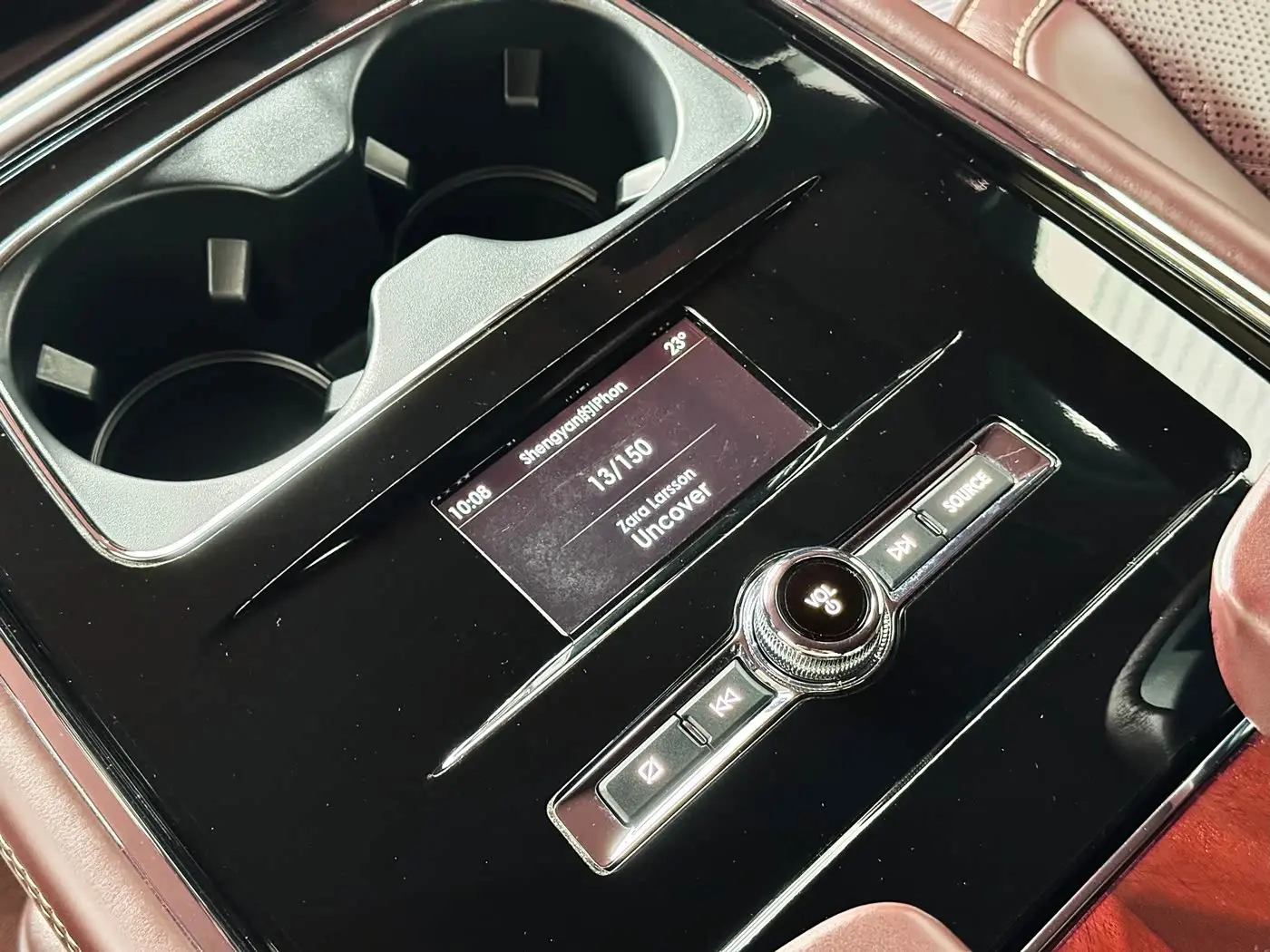 Lincoln Navigator 2021 — ფოტო 16/18