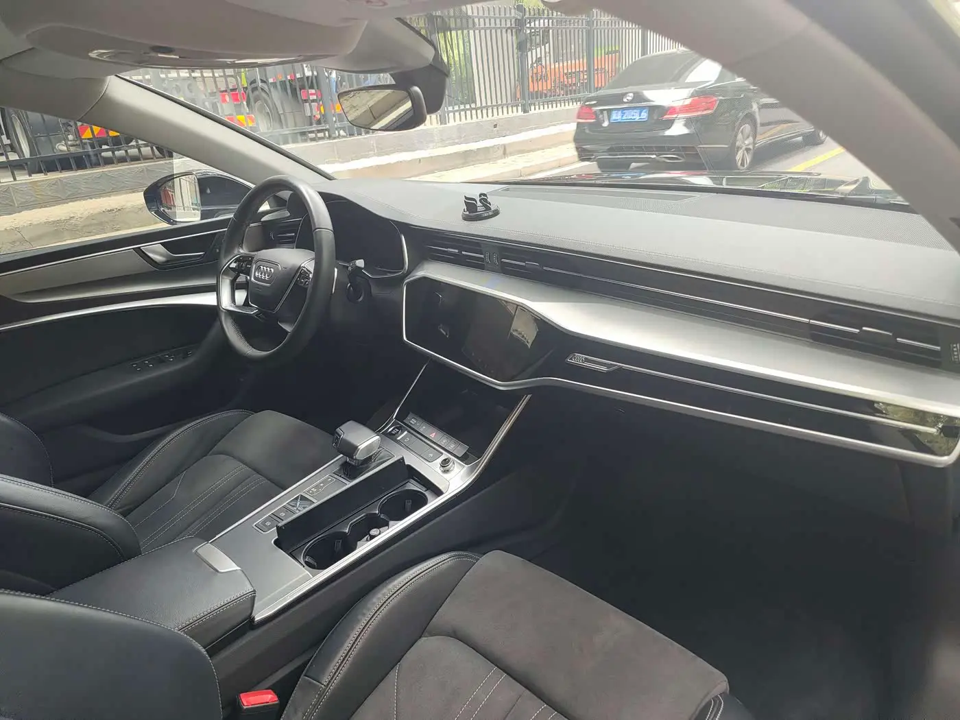 Audi A7L 2024 — Şəkil 10/15