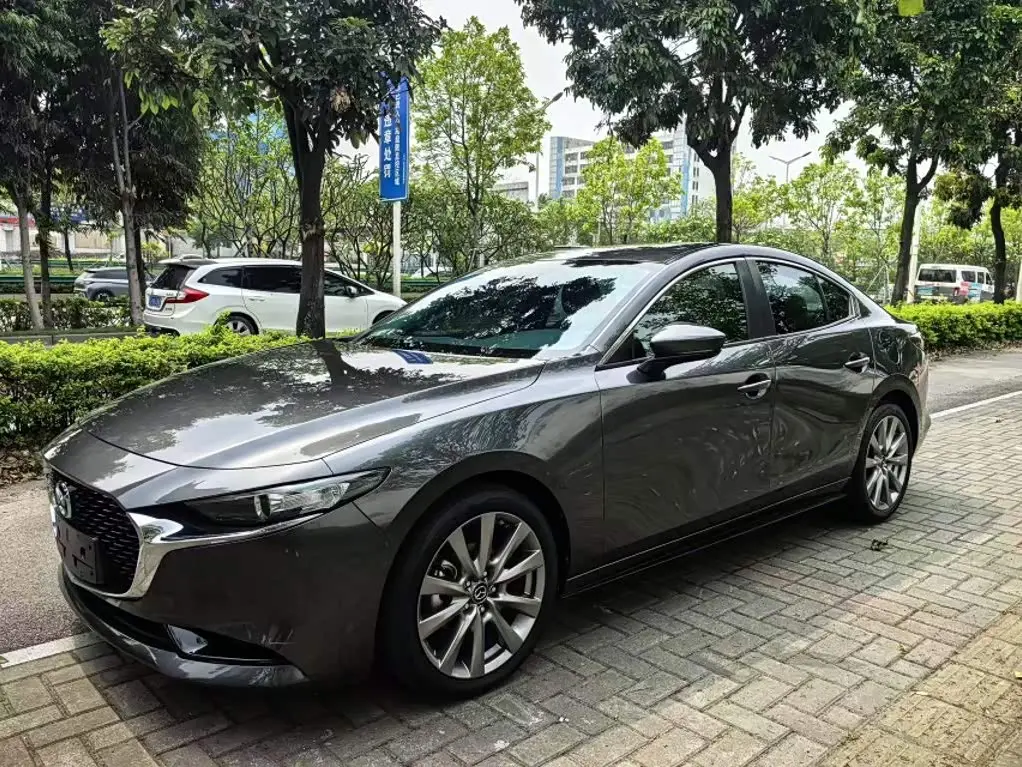 Mazda Mazda3 Axela 2022 — Photo 1/20
