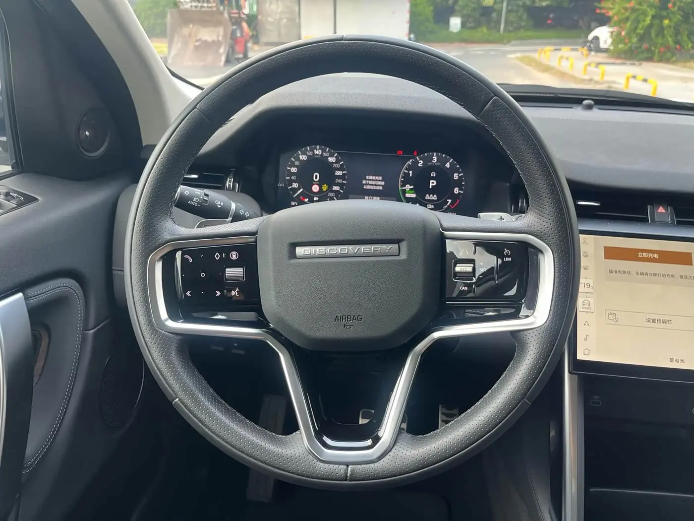 Land Rover Discovery Sport PHEV 2023 — Фото 15/20