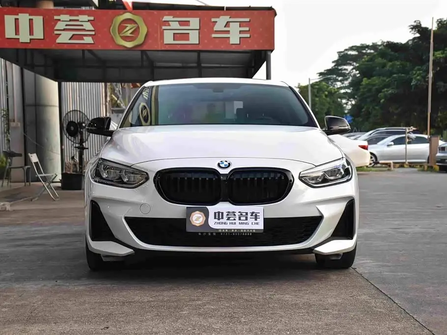 BMW 1 Series 2022 — Photo 2/20