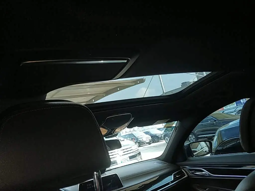 BMW 7 Series 2018 — Photo 18/20
