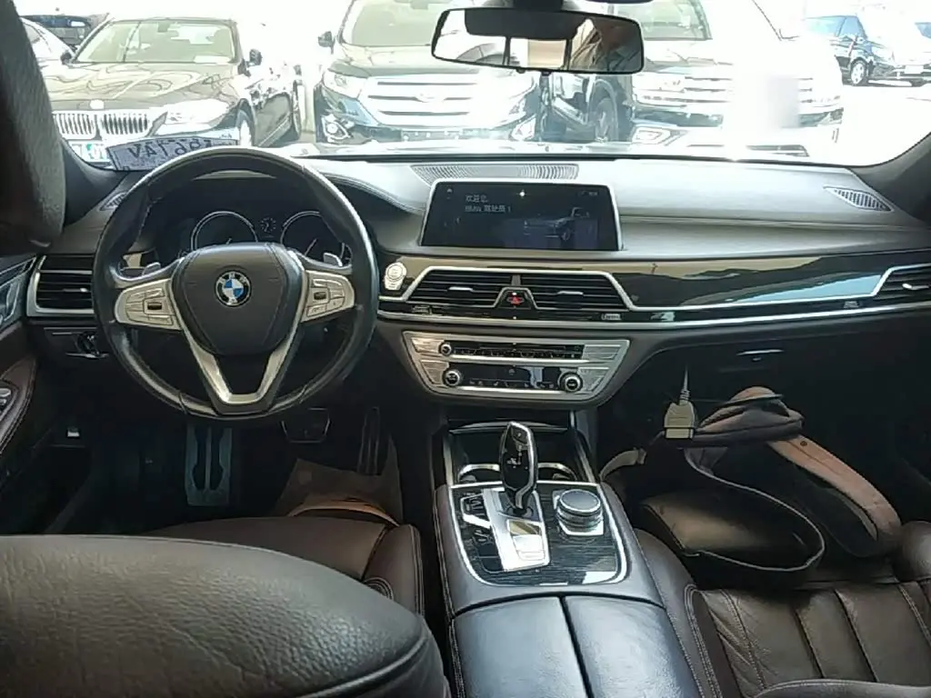 BMW 7 Series 2018 — Photo 10/20