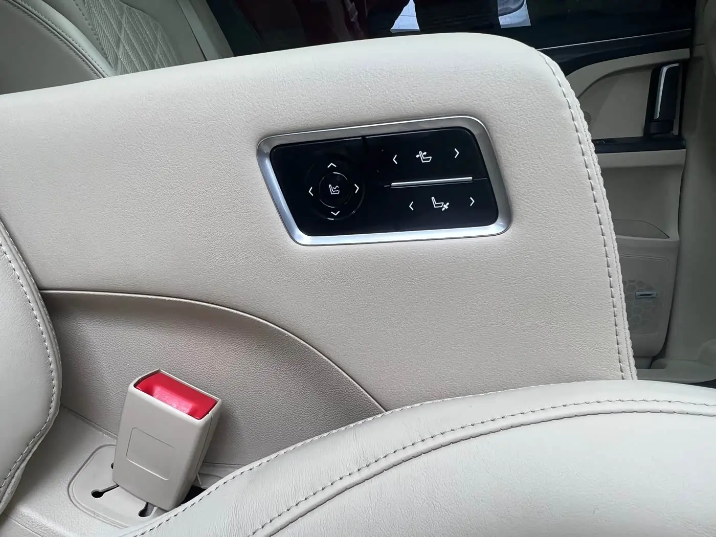 Buick GL8 2022 — Photo 13/18
