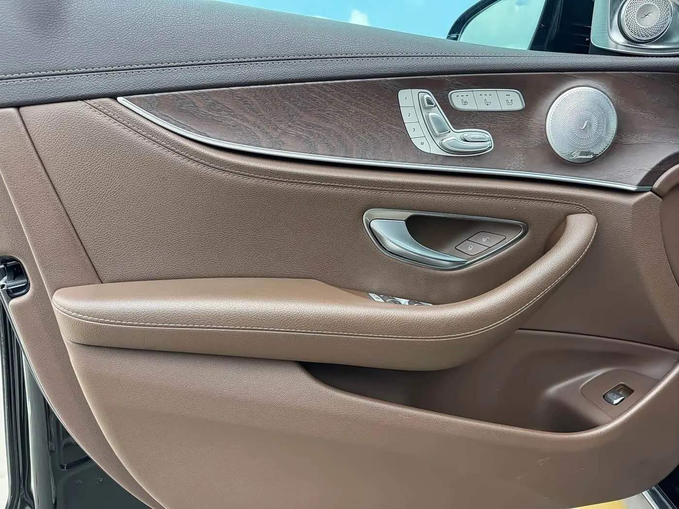 Mercedes-Benz E-Class 2021 — ფოტო 8/20