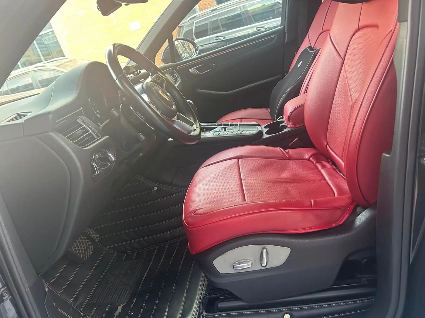Porsche Macan 2020 — Photo 5/10