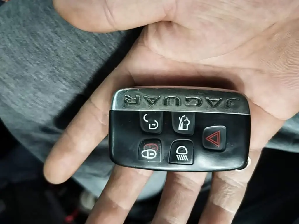 Jaguar XFL 2018 — Photo 9/20