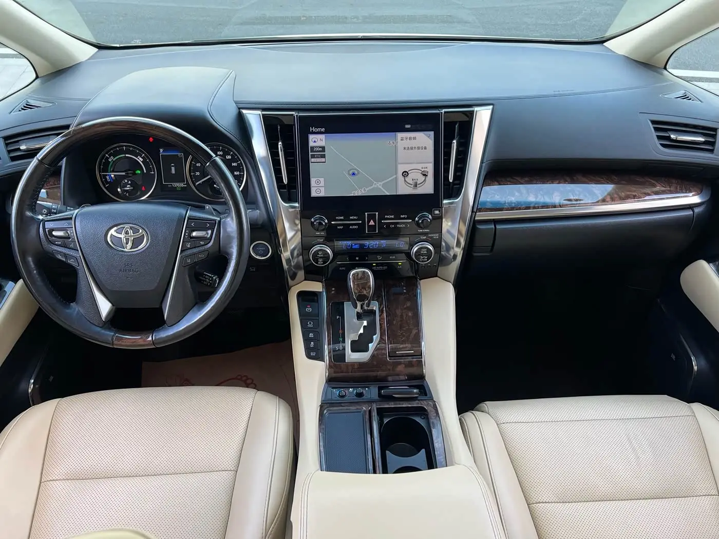 Toyota Alphard 2023 — Photo 9/9