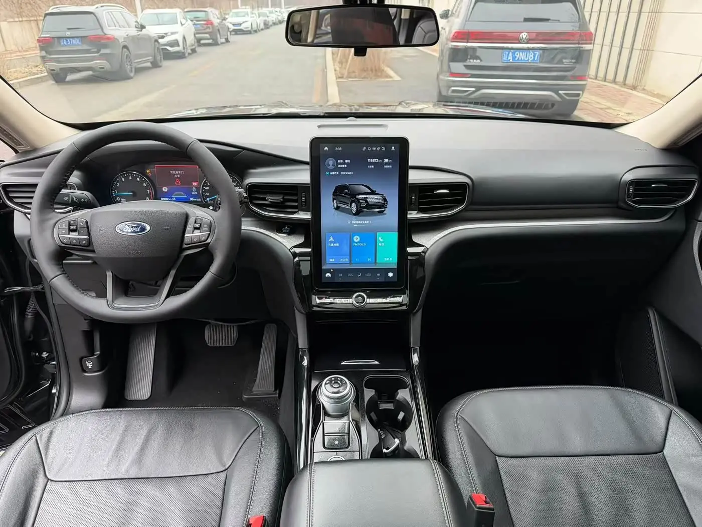 Ford Explorer 2022 — Photo 7/9