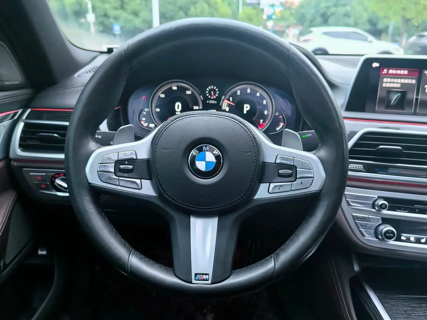 BMW 7 Series 2019 — Фото 10/17