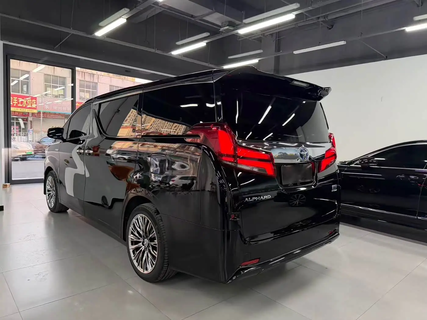 Toyota Alphard 2021 — Фото 7/9