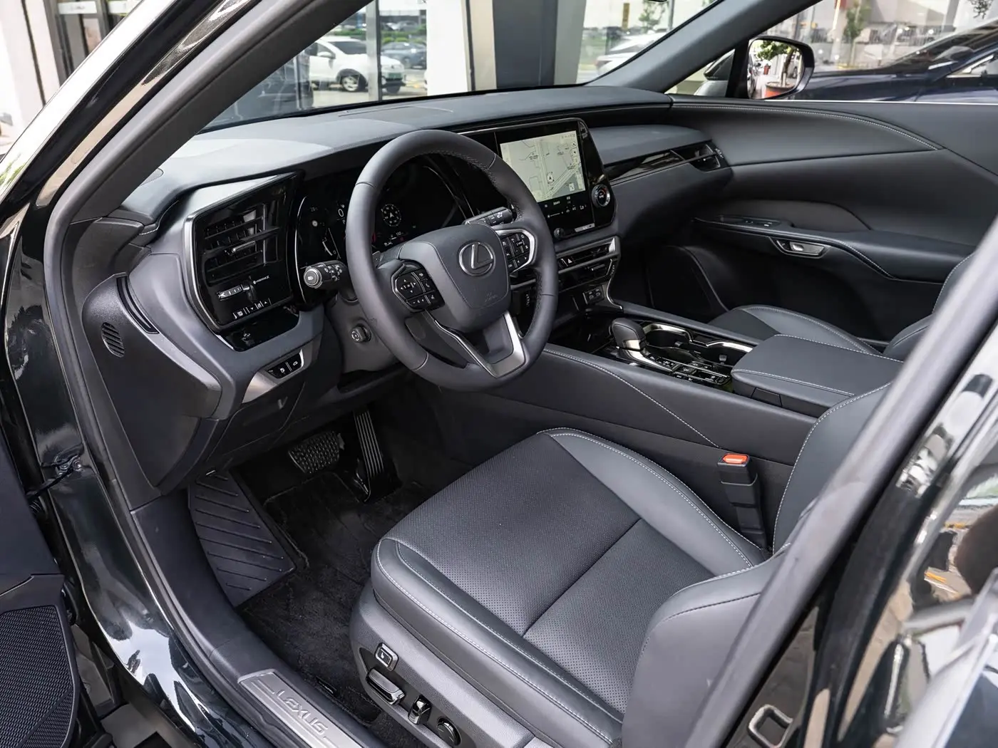 Lexus RX 2025 — Photo 9/20