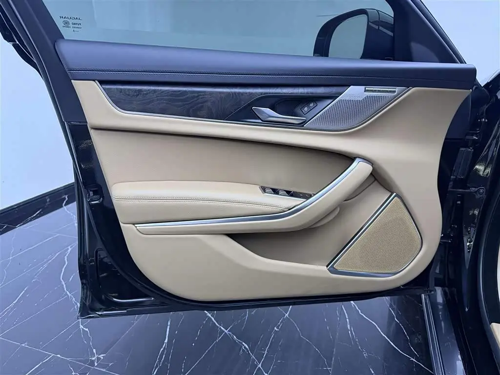 Jaguar XFL 2025 — Фото 19/20