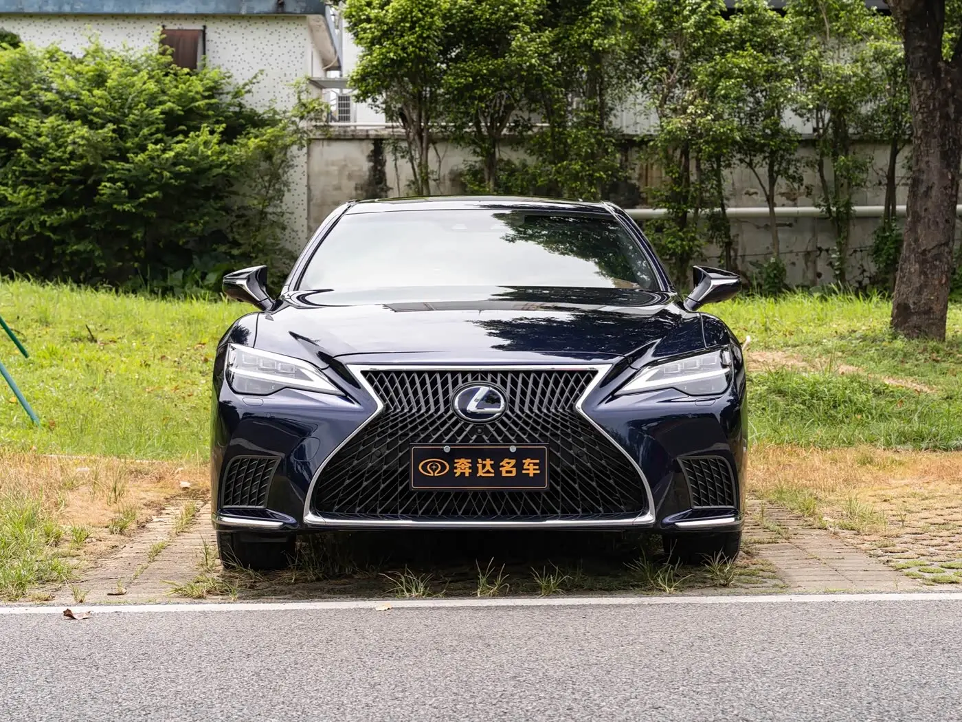 Lexus LS 2021 — Photo 2/20