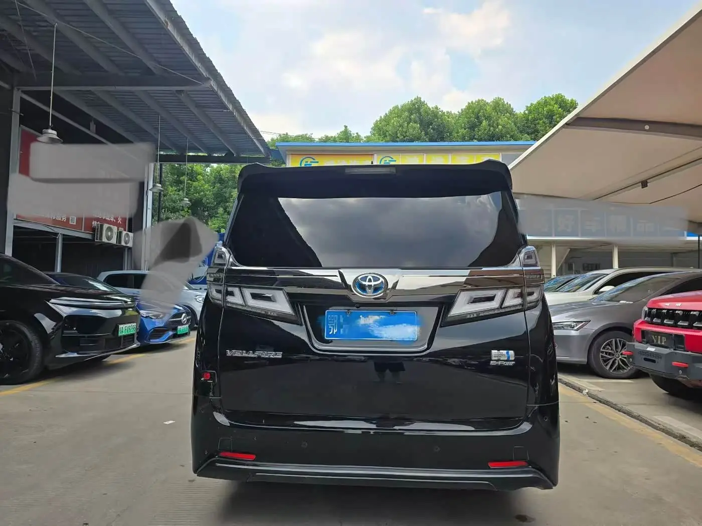 Toyota Vellfire 2021 — Photo 8/9
