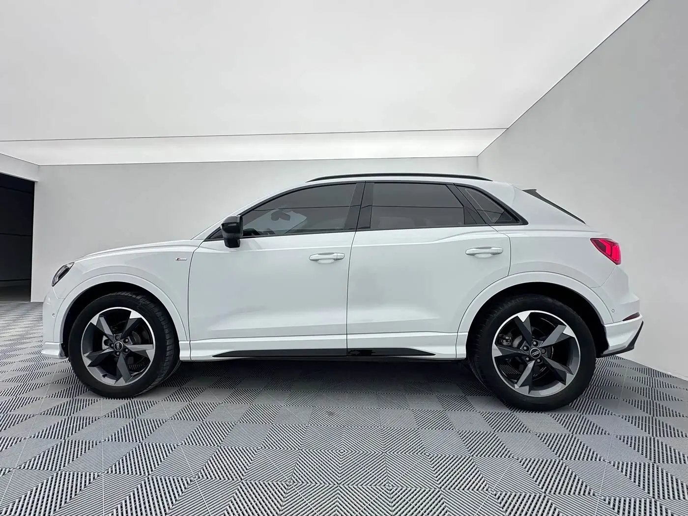 Audi Q3 2022 — Photo 8/18