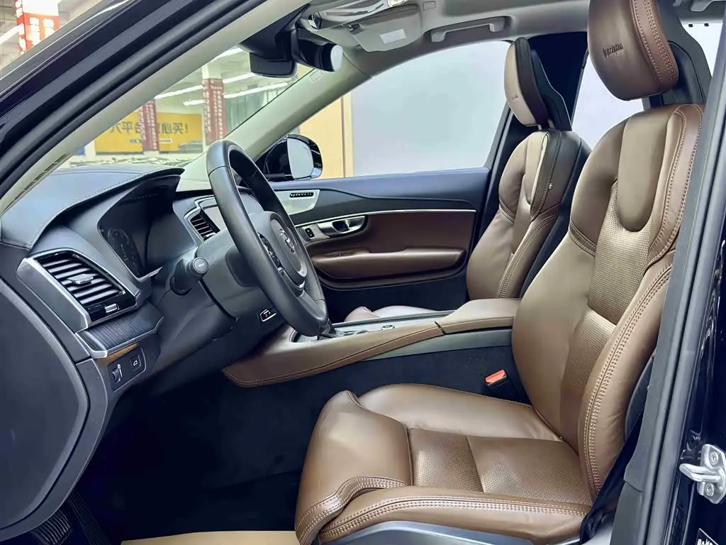Volvo XC90 2019 — Photo 7/17