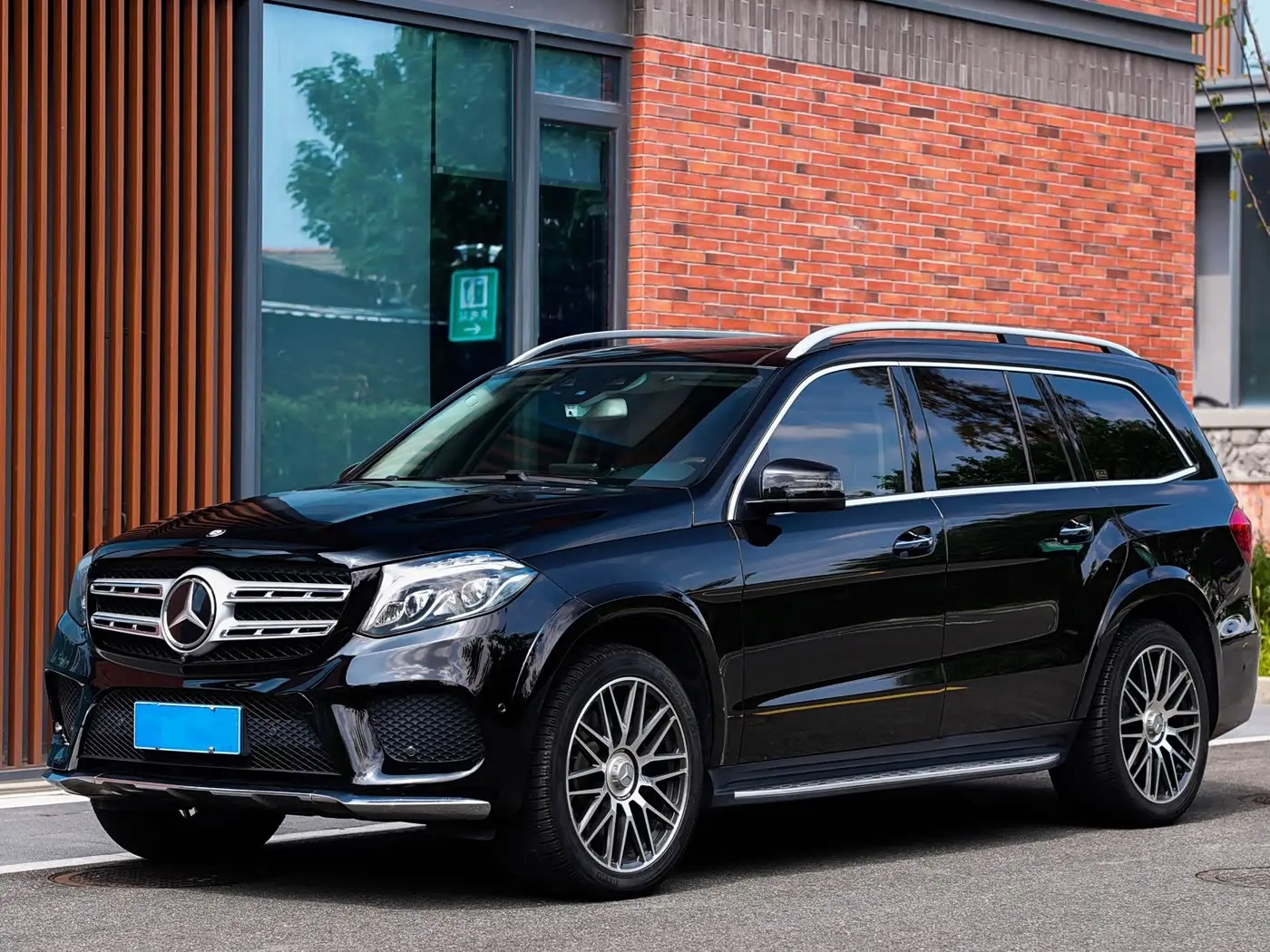 Mercedes-Benz GLS 2016 — Photo 1/20