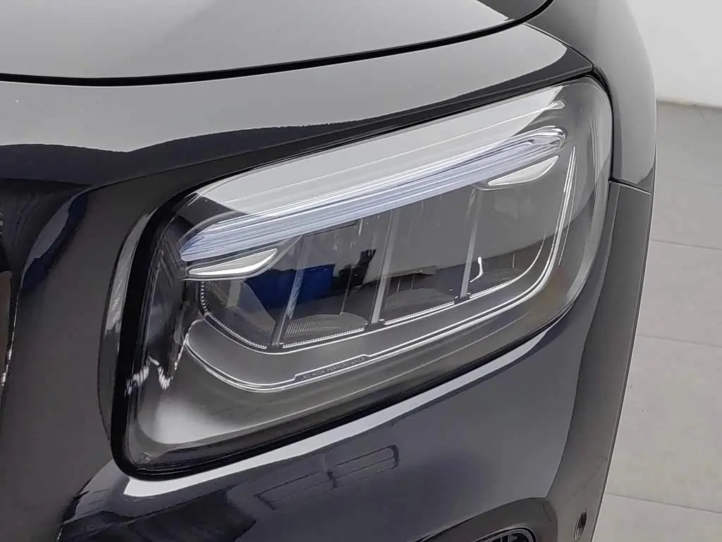 Mercedes-Benz GLB 2025 — Фото 7/20