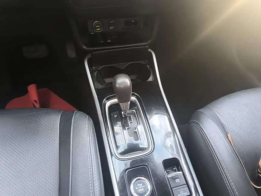 Mitsubishi Outlander 2019 — Photo 14/20