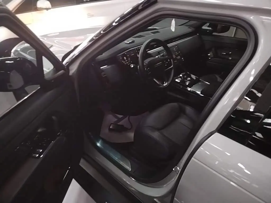 Land Rover Range Rover Sport 2024 — Photo 16/20