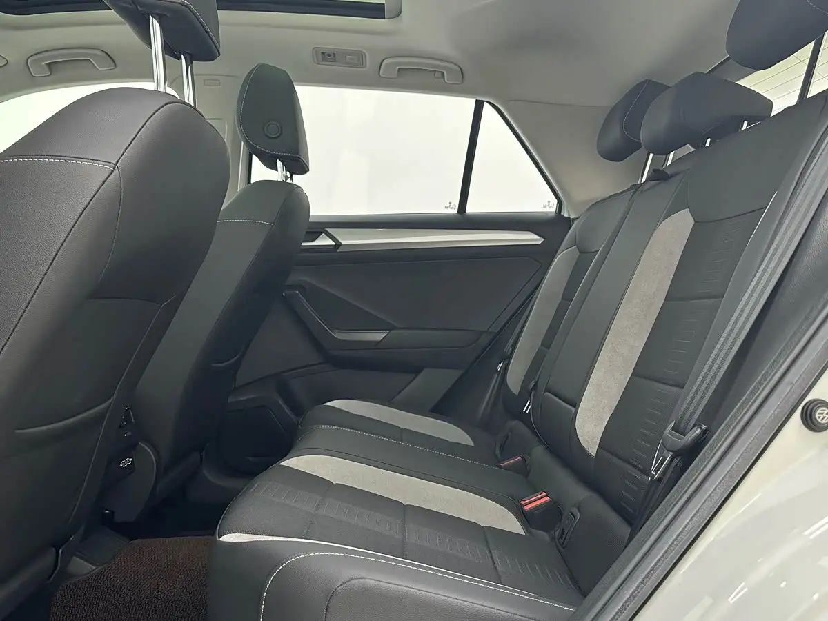 Volkswagen T-ROC 2022 — Photo 8/17
