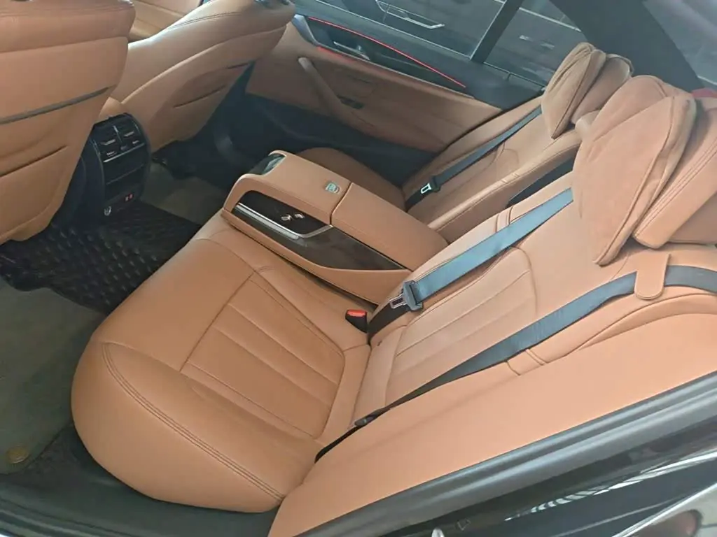 BMW 5 Series 2020 — Photo 17/20