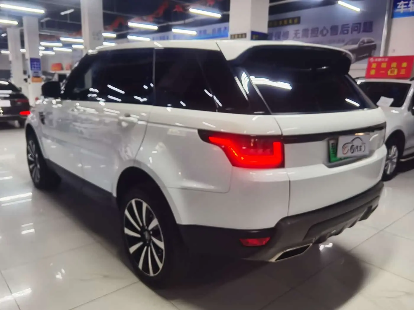 Land Rover Range Rover Sport PHEV 2021 — Фото 6/19