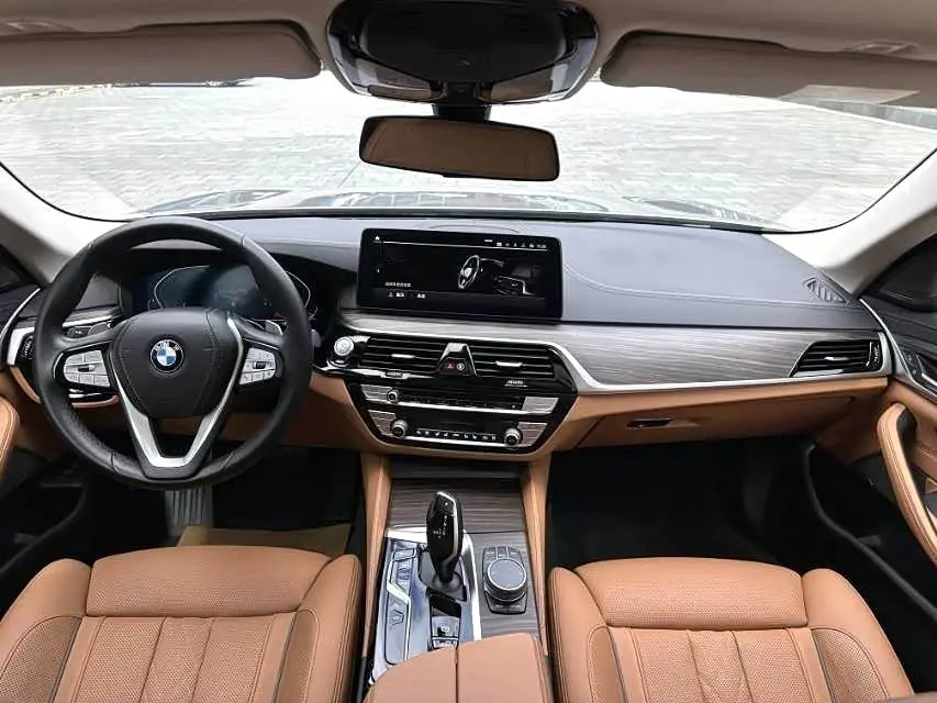 BMW 5 Series 2022 — Photo 9/9