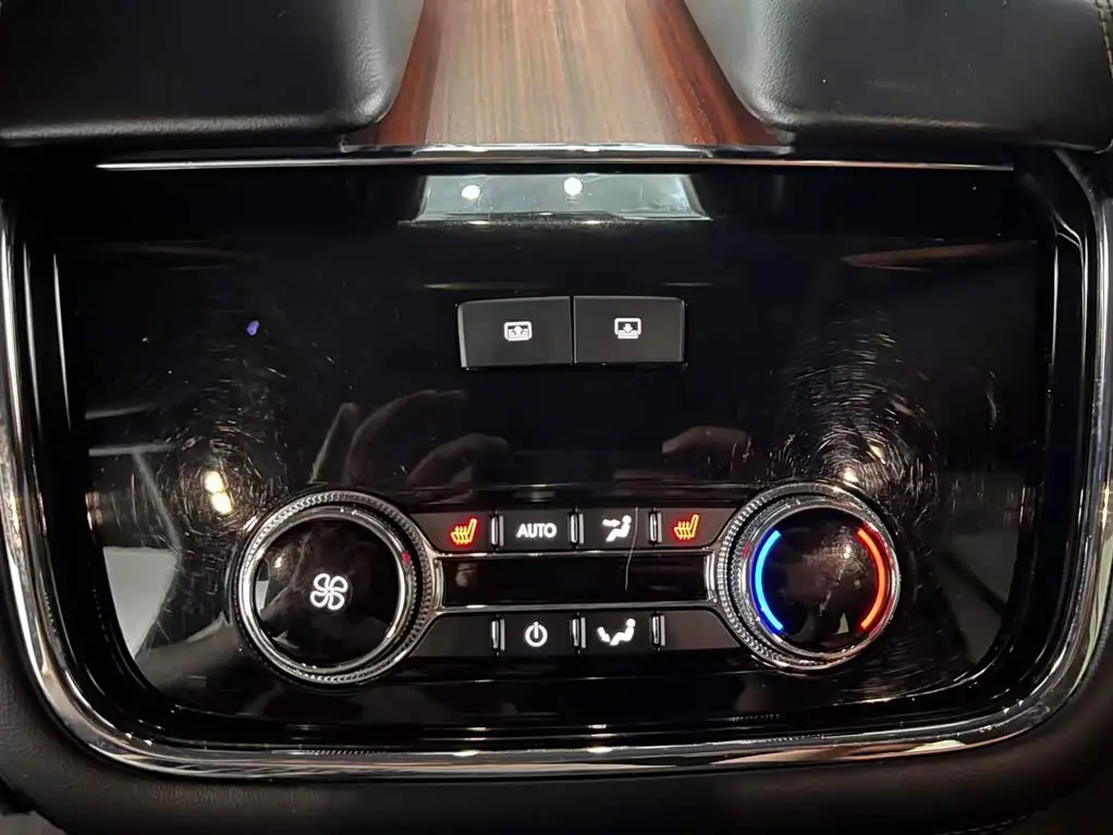 Lincoln Navigator 2018 — Photo 16/20