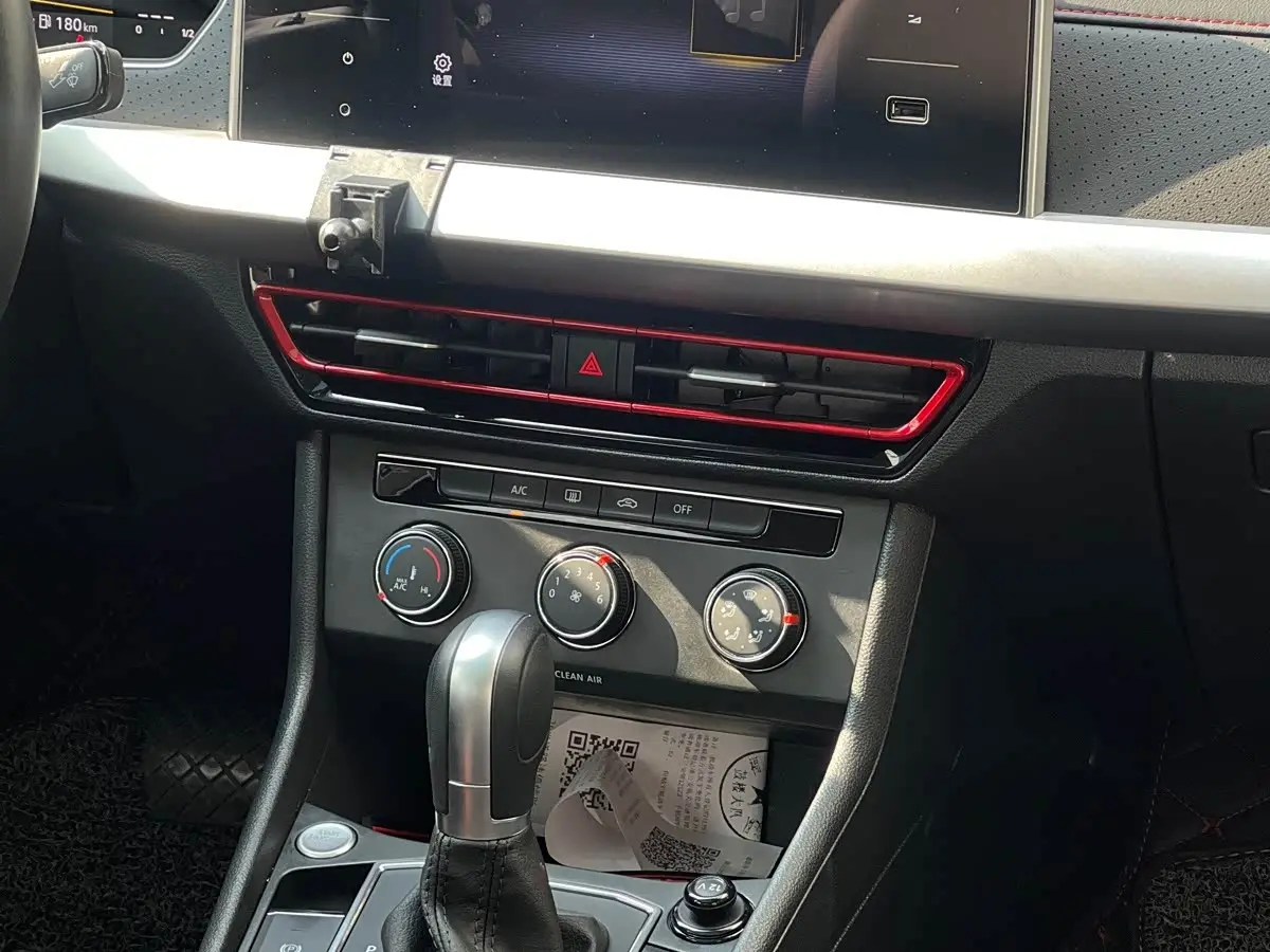 Volkswagen Lavida 2023 — Фото 11/12