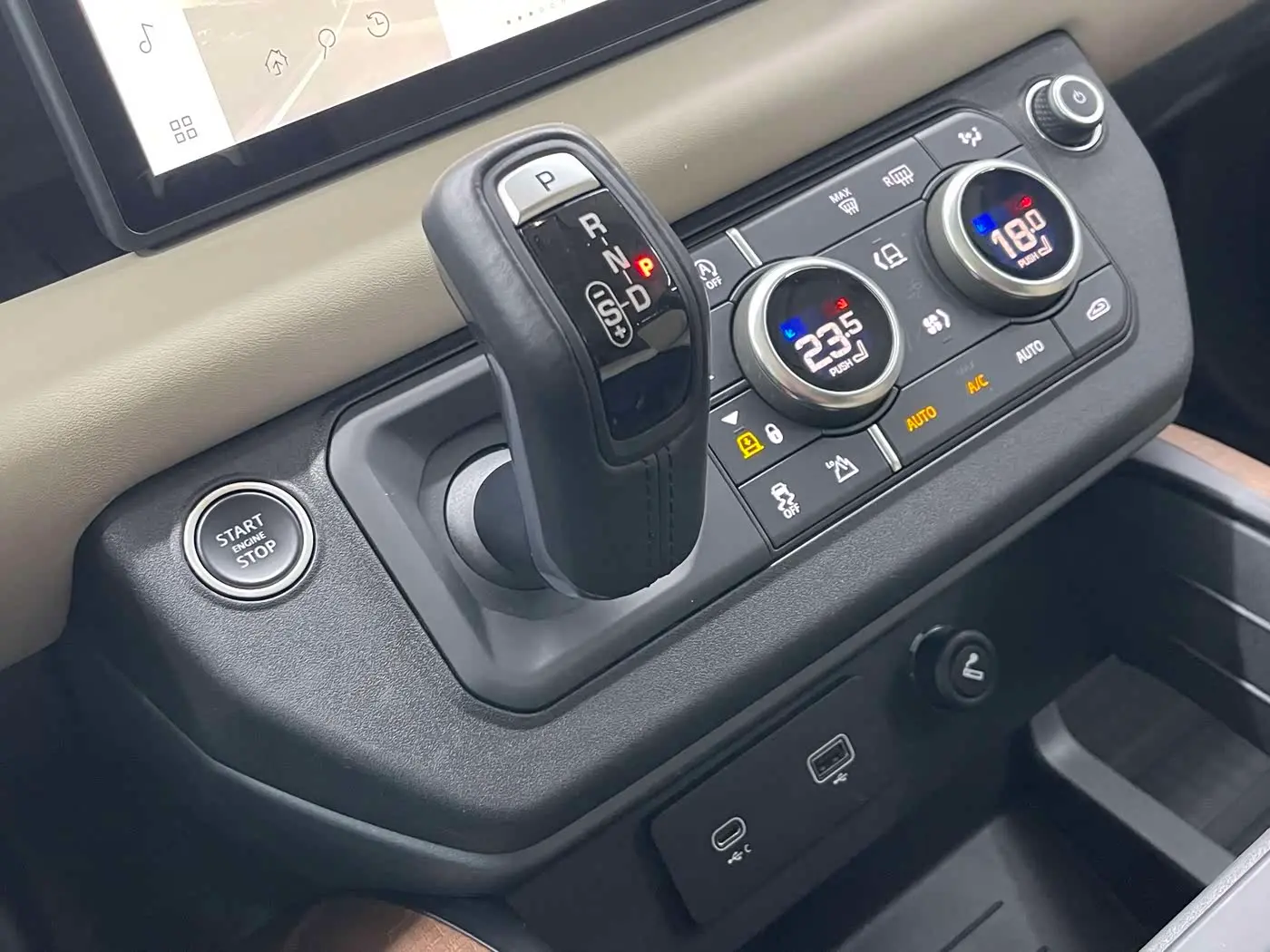 Land Rover Defender 2021 — Фото 19/20