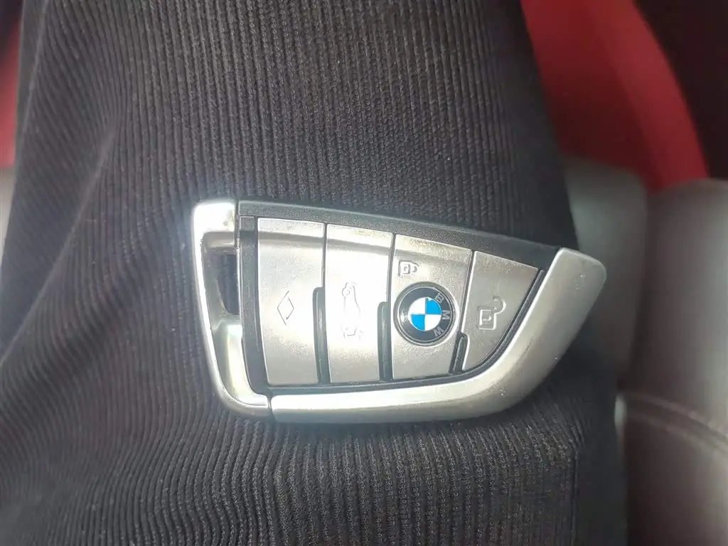 BMW 7 Series 2018 — Photo 9/20