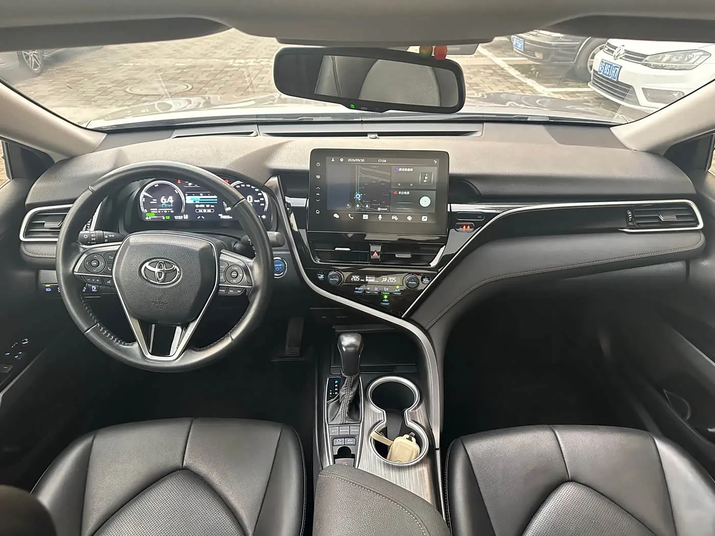 Toyota Camry 2023 — ფოტო 6/9