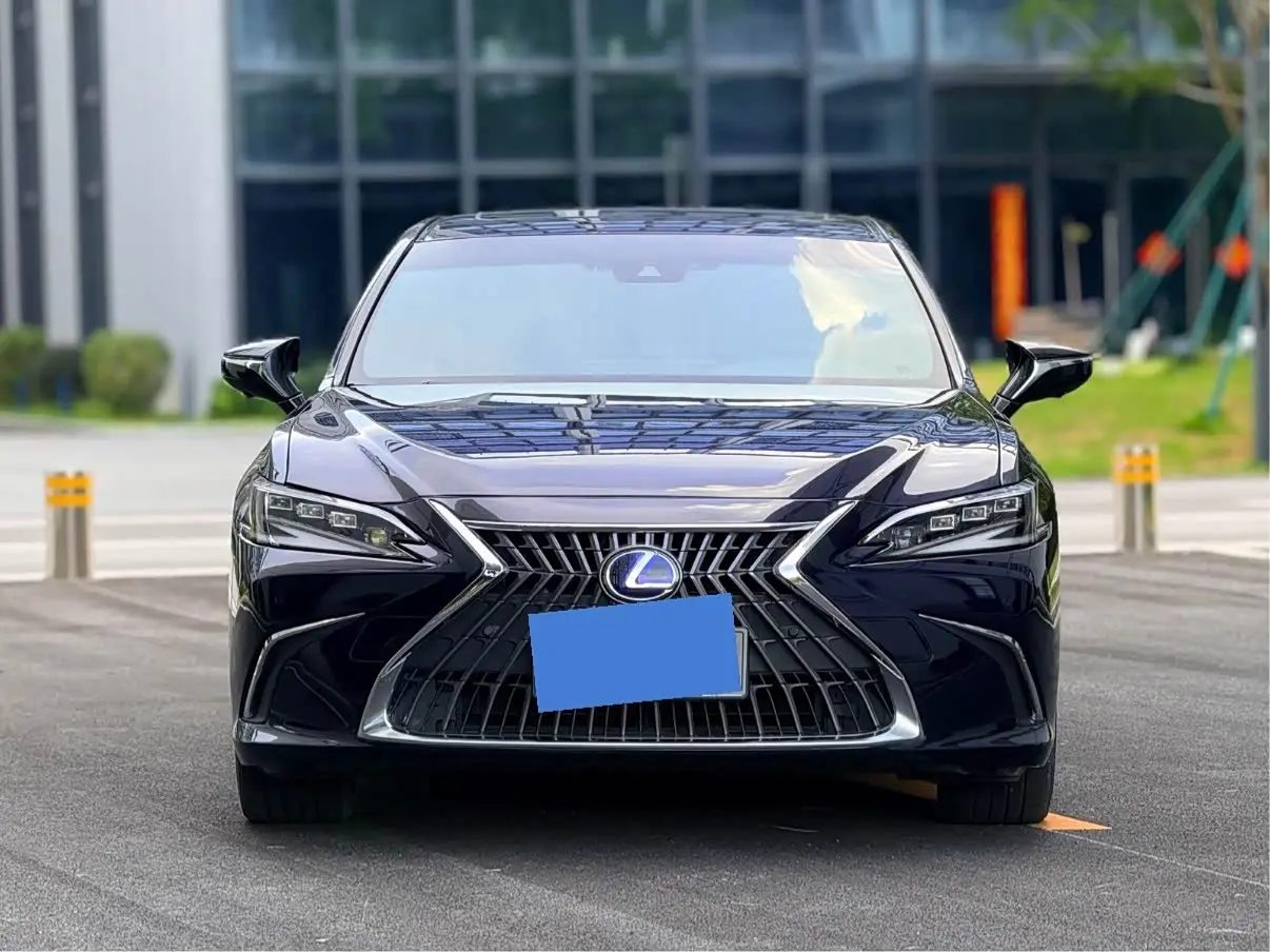 Lexus ES 2022 — Photo 2/10