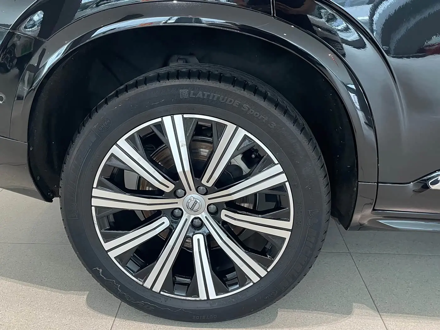Volvo XC90 2020 — Фото 4/20