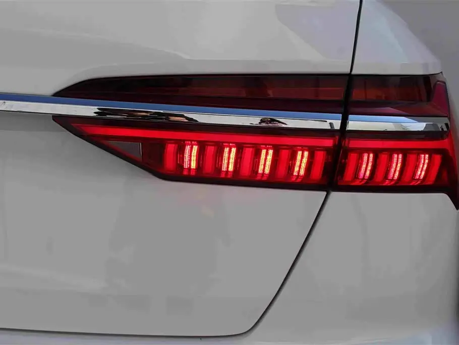 Audi A6L 2022 — Photo 13/17