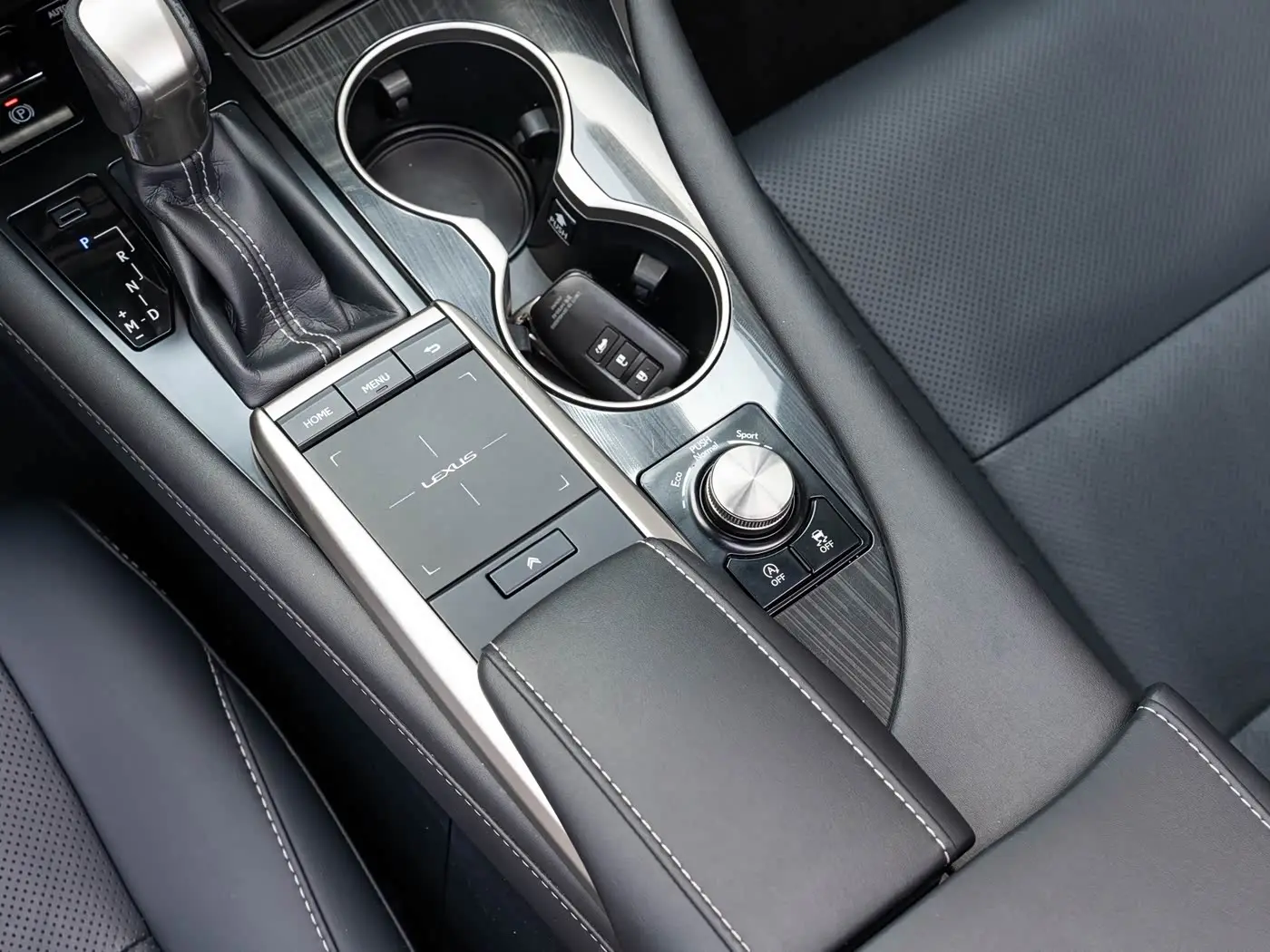 Lexus RX 2019 — Photo 18/20