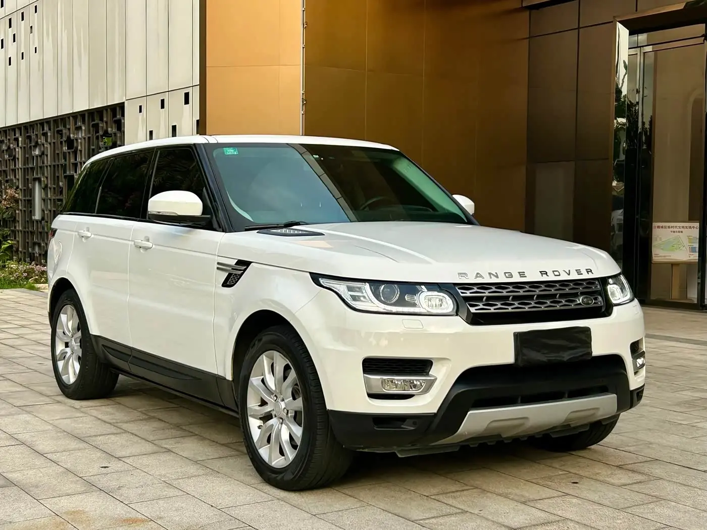 Land Rover Range Rover Sport 2015 — Photo 3/11