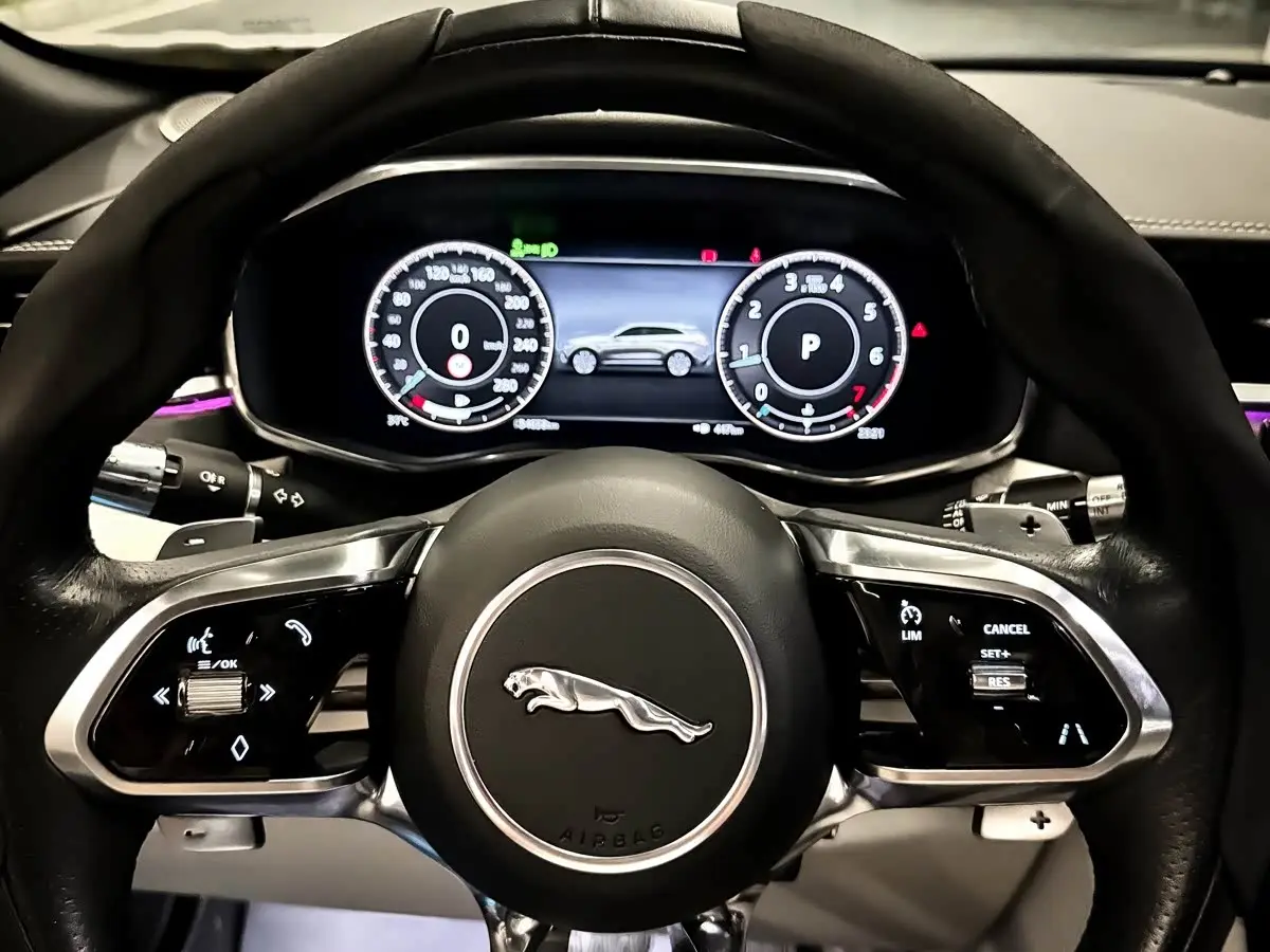 Jaguar F-PACE 2021 — Фото 4/11