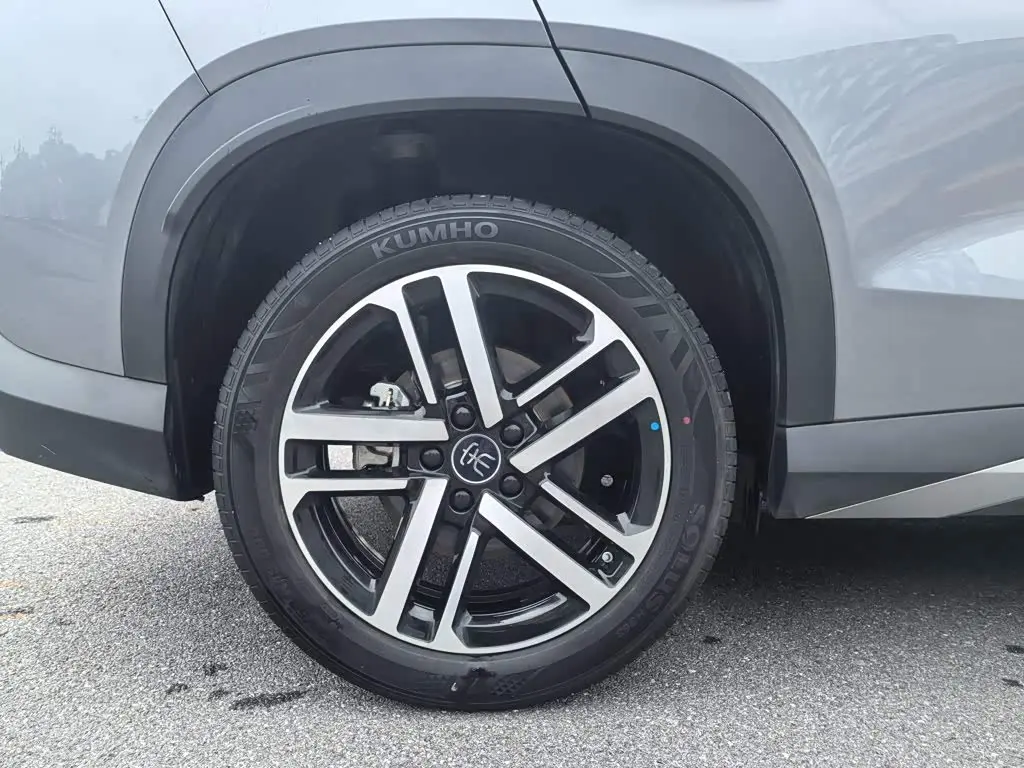 BYD Song L DM-i 2024 — Photo 18/20
